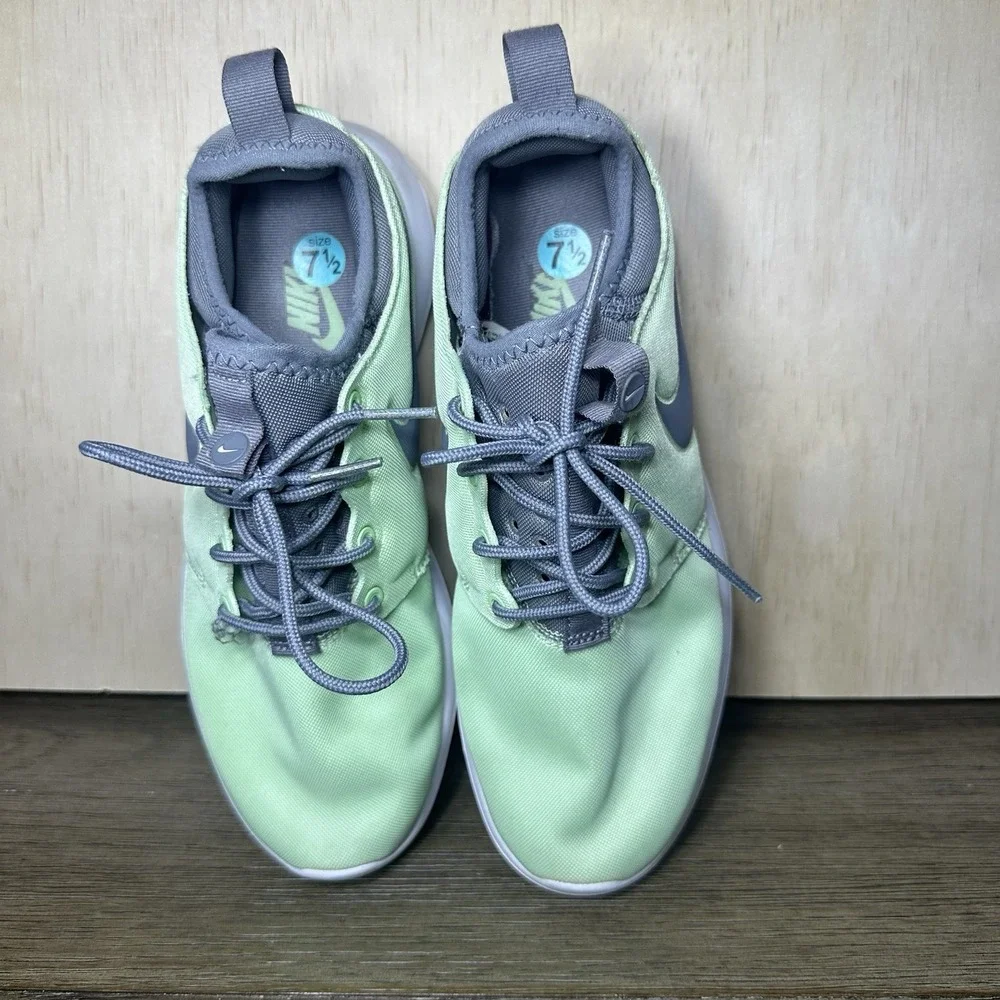 Nike Roche Two Running Trainers Green Fresh Mint Cool Grey White 303 Women's 7.5